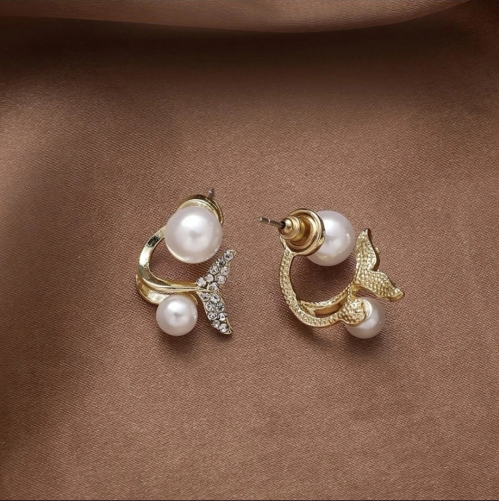 Bundle 💥Any 2for$20💥COPY - Pearl & Gold Mermaid Tail Ear-jacket Earrings✨️ - Picture 4 of 7